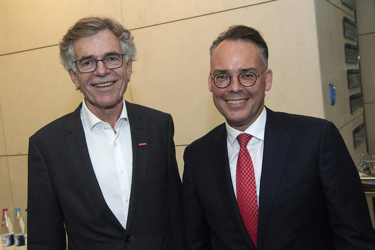 Auf das Praktikum freuen darf sich Peter Friedrich (r.): Er wurde im Juni 2021 zum neuen Hauptgeschäftsführer der Handwerkskammer gewählt und tritt die Nachfolge von Thomas Hoefling (l.) an, der seine Tätigkeit im Februar 2022 nach sechsjähriger Amtszeit beenden wird.