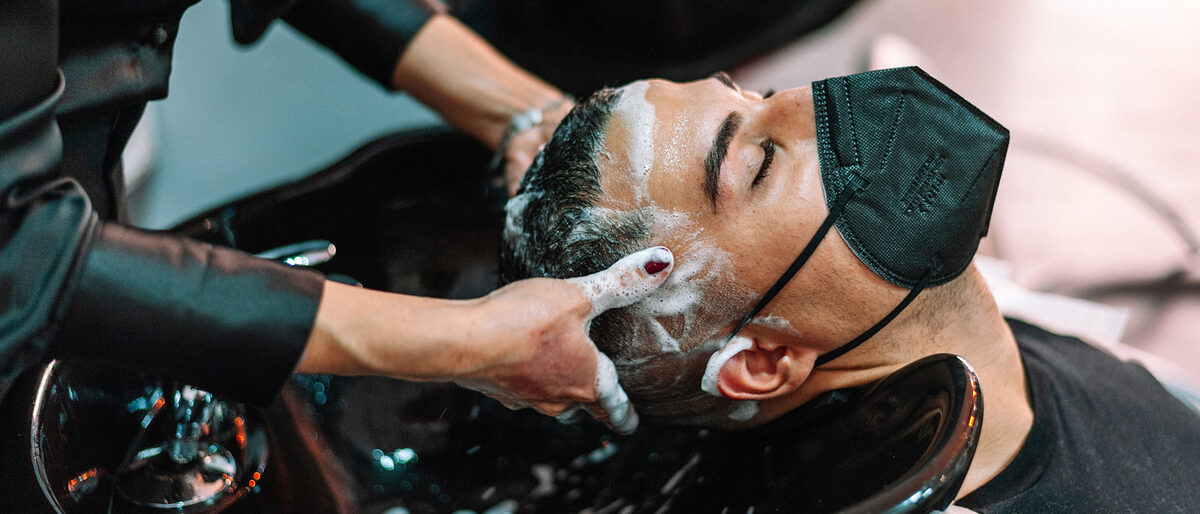 News-Corona-Friseure-Kosmetiker-Haare-waschen