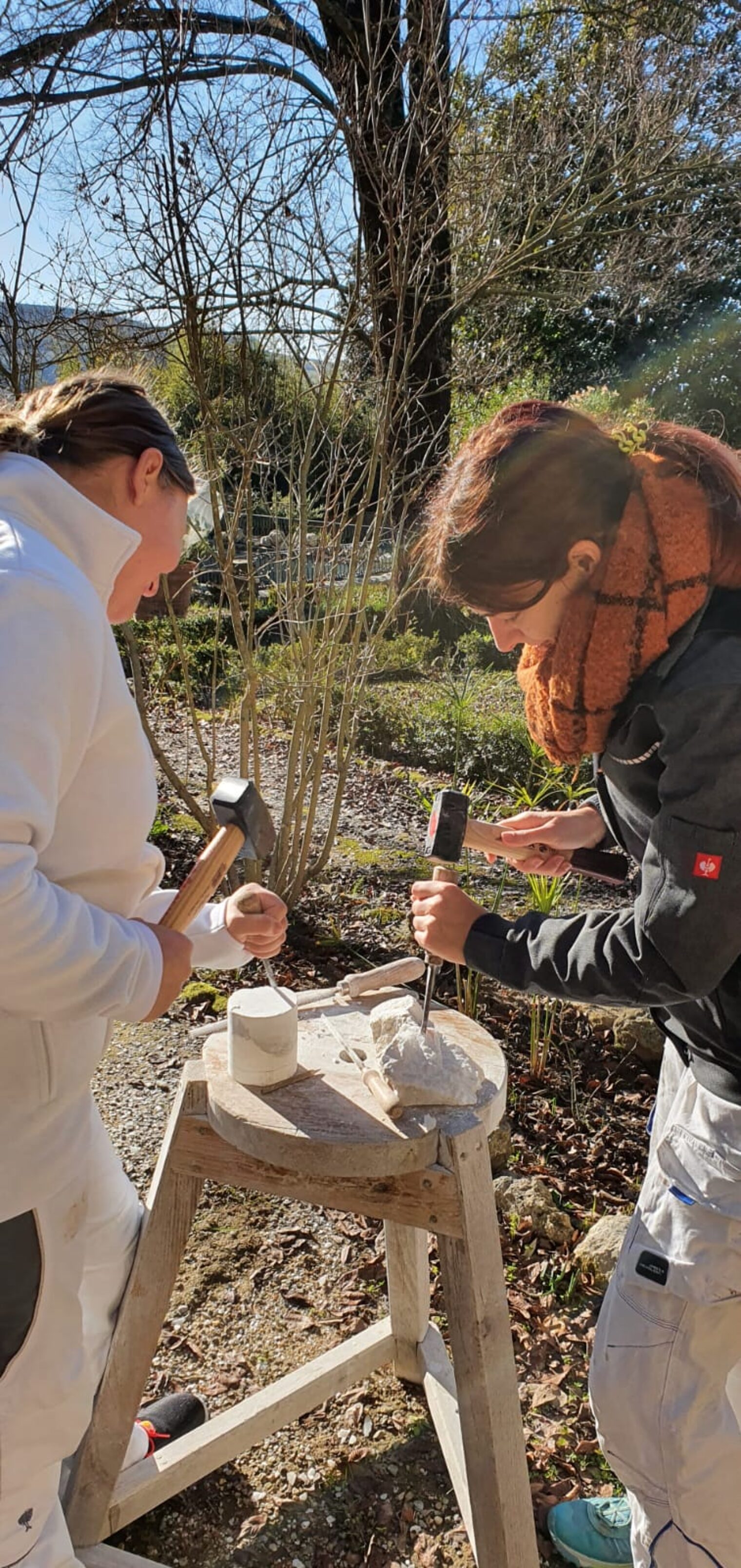 Die "Erasmini" bearbeiten Alabaster.