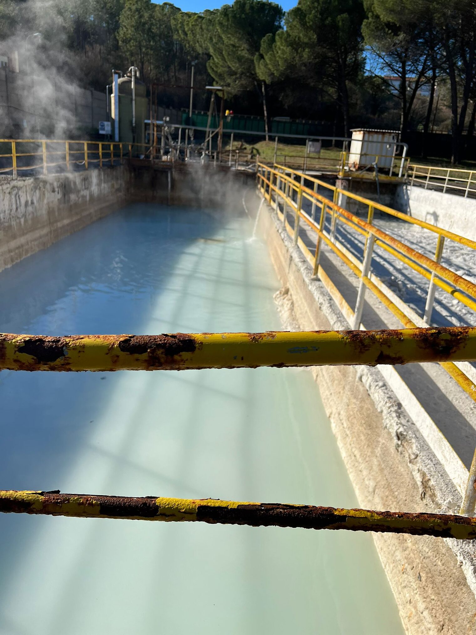 Auf dem Geläde der Salzanlage.