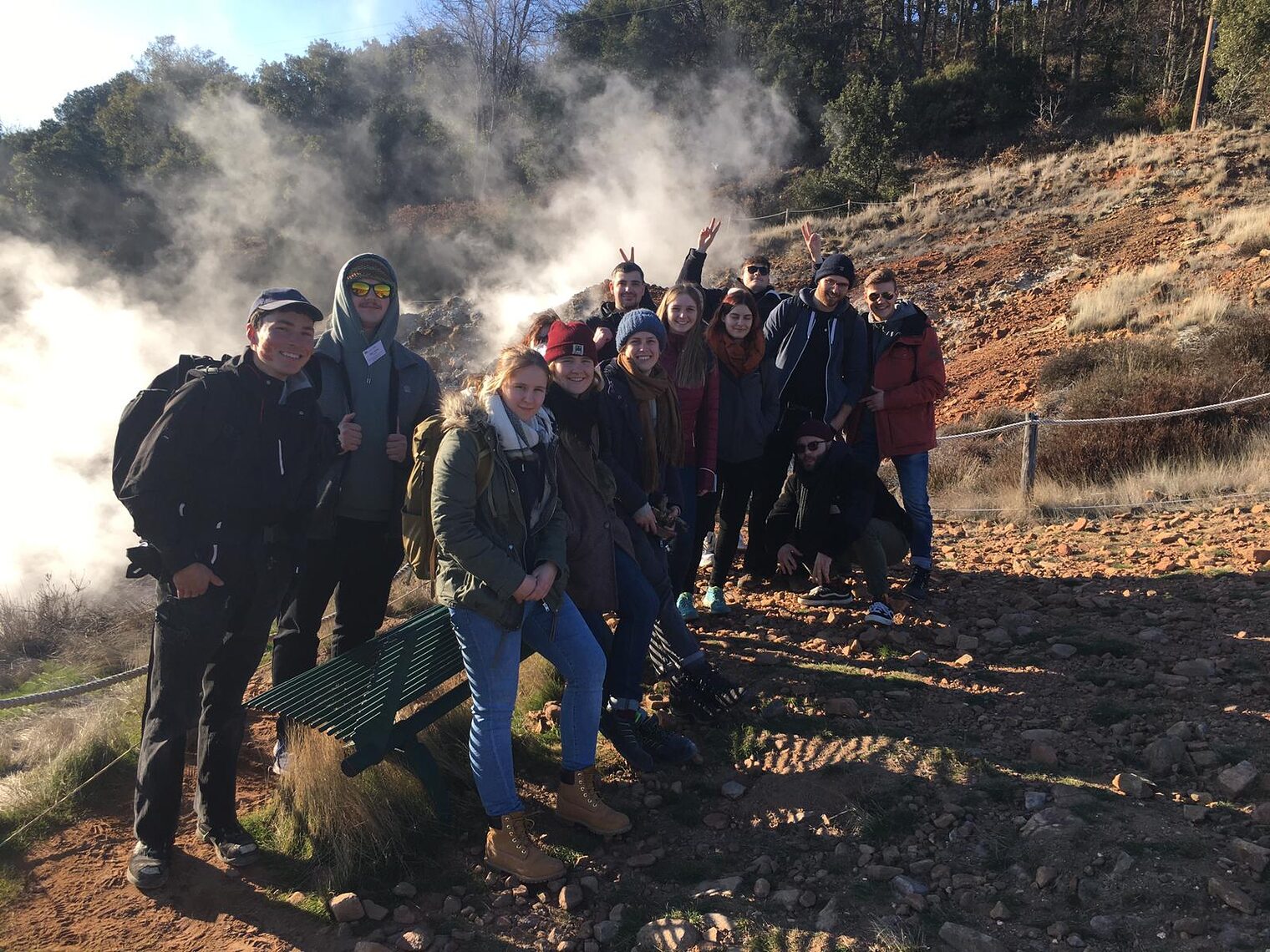 Die jungen Handwerkerinnen und Handwerker sind begeistert von der beeindruckenden Natur.