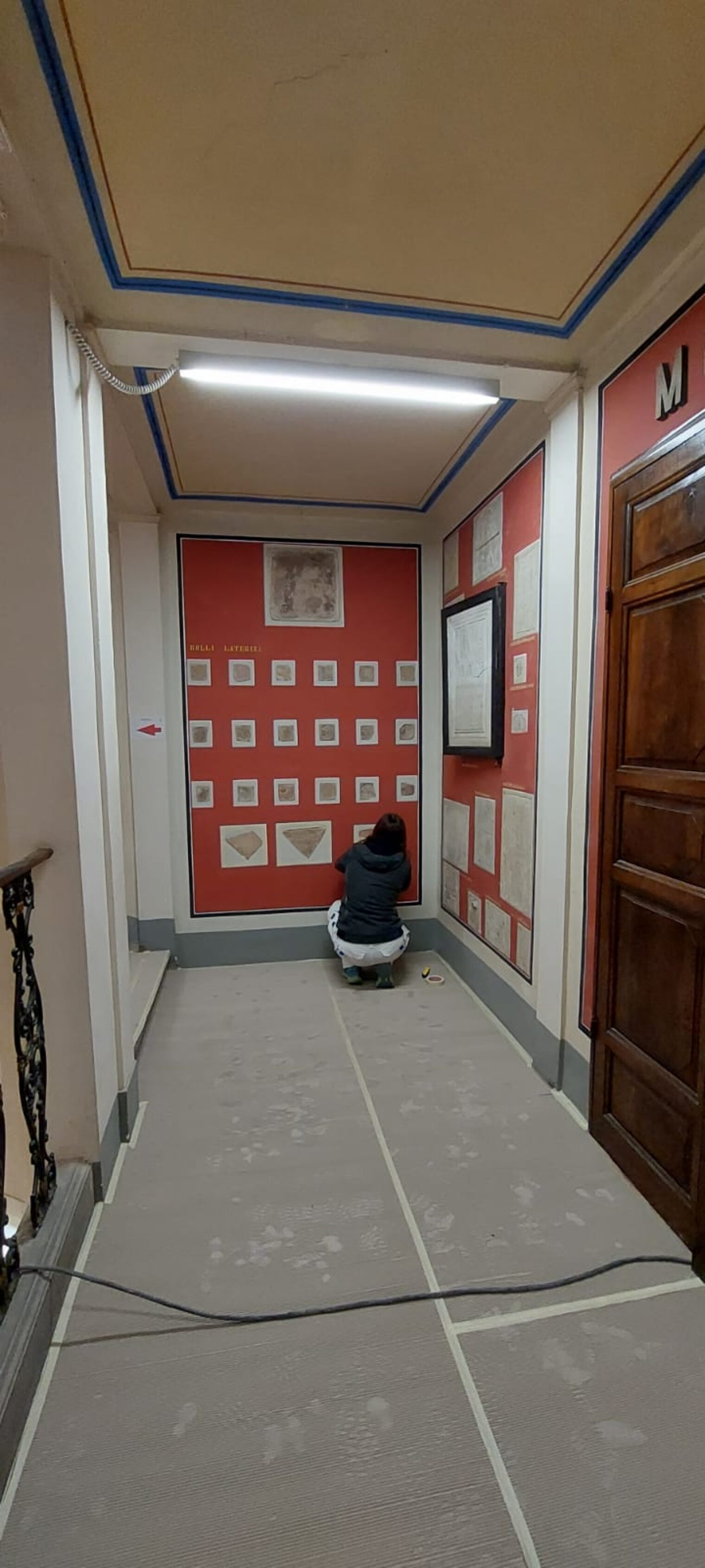 Im Etruskermuseum gibt es einiges abzukleben, bevor gemaltert werden kann.