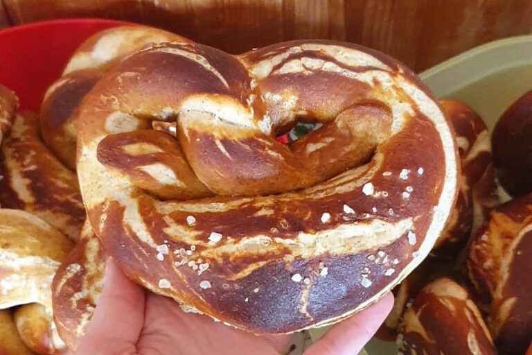 Volterra-2022-Weißwurstfrühstück-Brezel