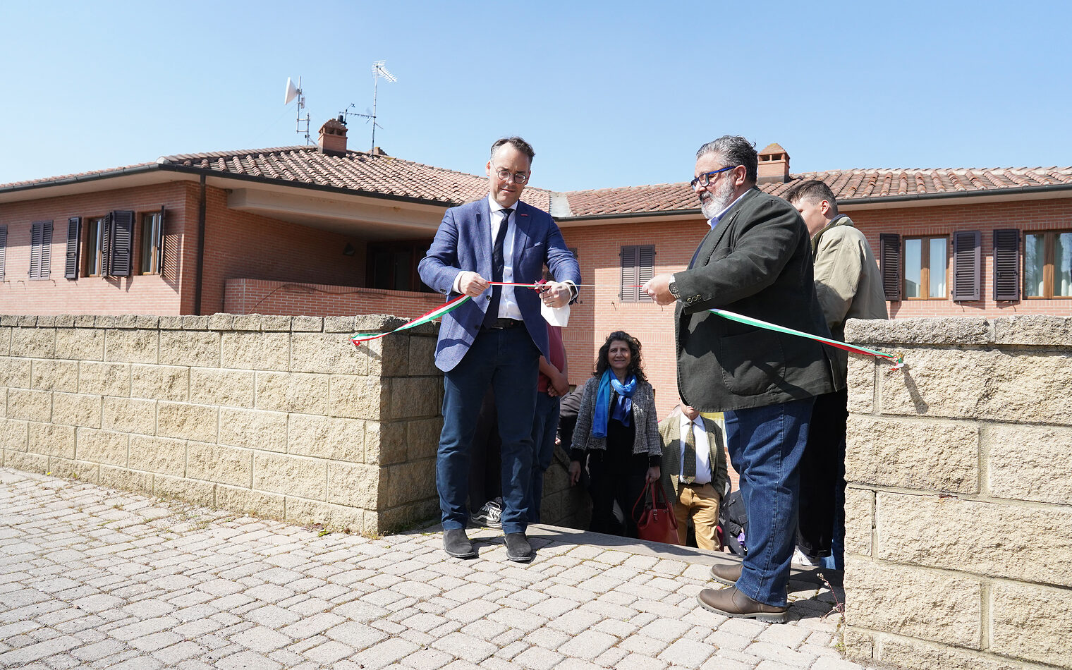 Volterra-2022-Besuch-HWK-Band-durchschneiden