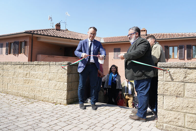 Volterra-2022-Besuch-HWK-Band-durchschneiden