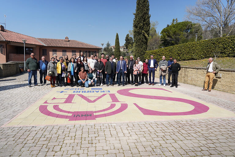 Volterra-2022-Besuch-HWK-Schulplatz