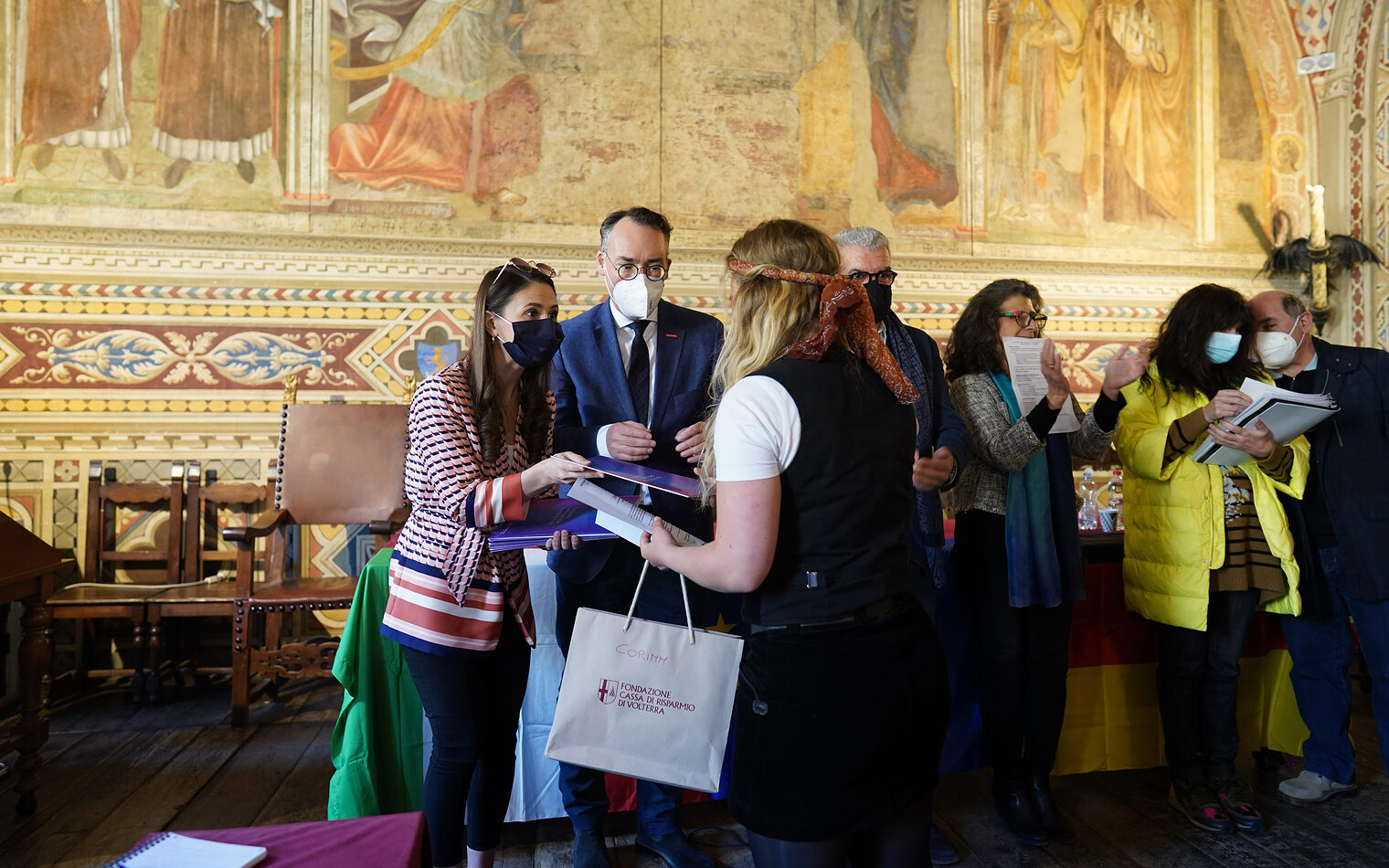 Volterra-2022-Besuch-HWK-Abschlussfeier-Urkundenübergabe