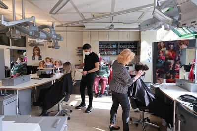 Ukraine-Krieg-Handwerk-hilft-Friseur