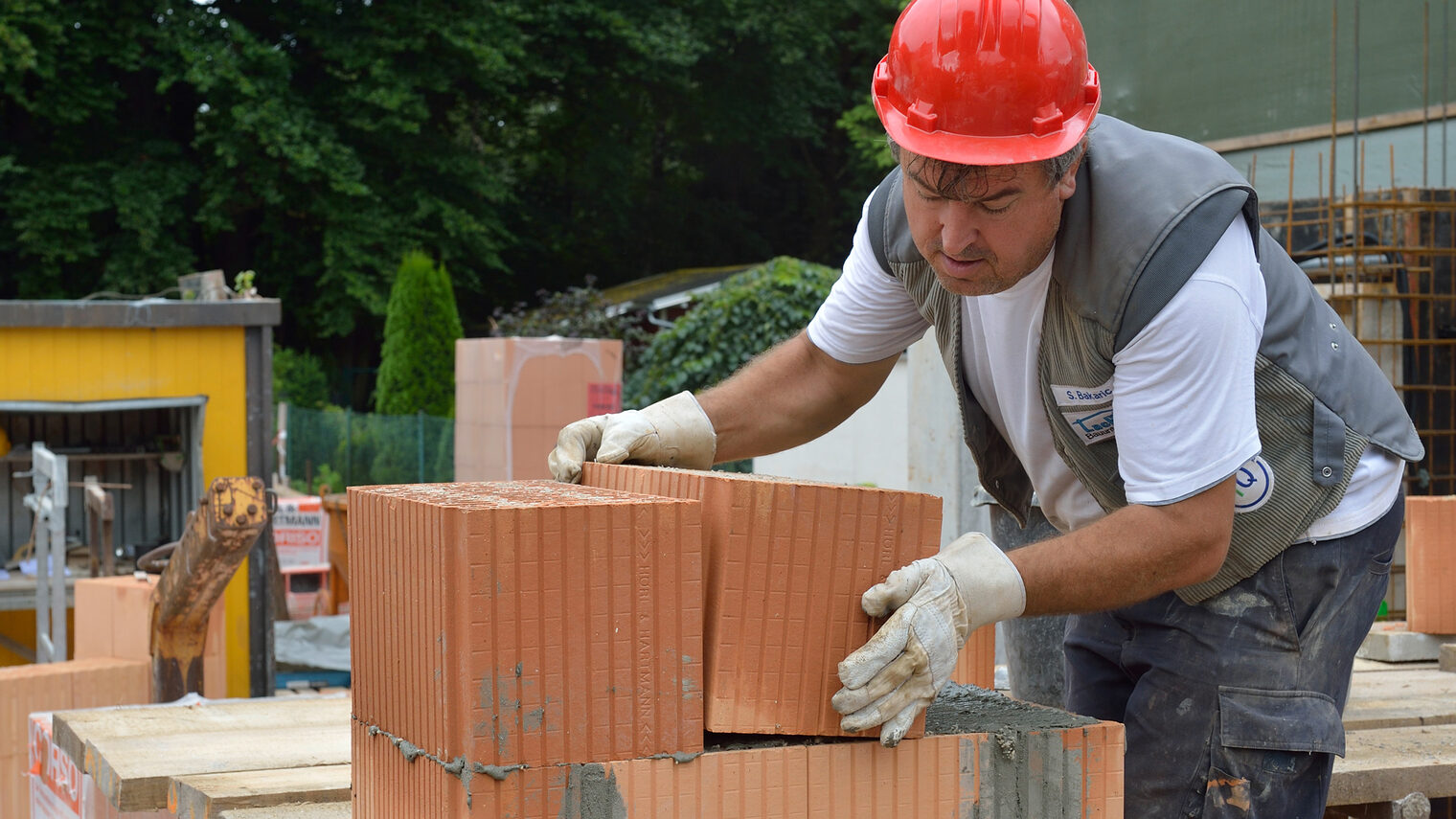 Pressenachricht-Konjunktur-Maurer-Baustelle