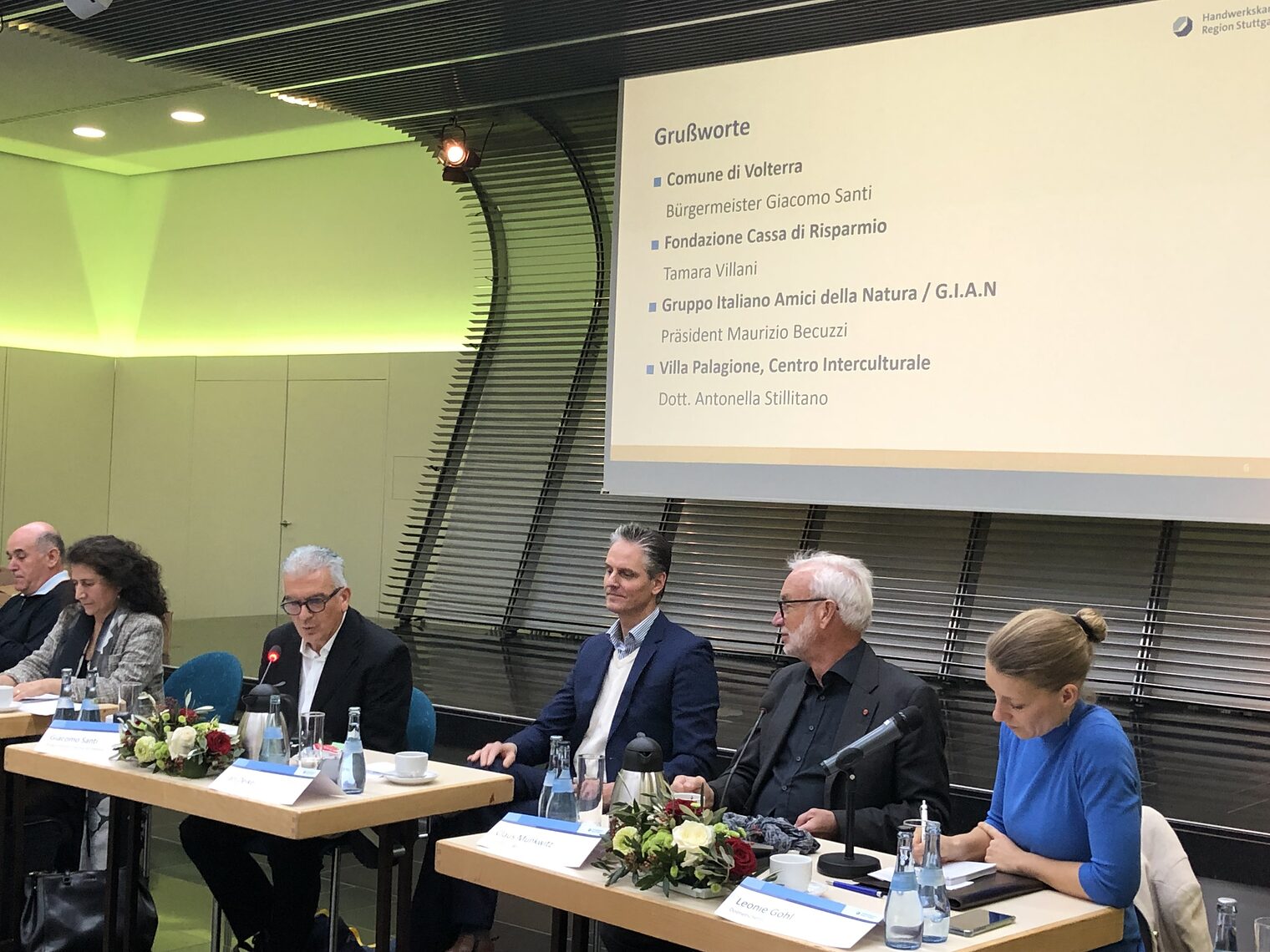 Bei der Vertragsunterzeichnung im Forum der Handwerkskammer waren auch die italienischen Kooperationspartner anwesend.