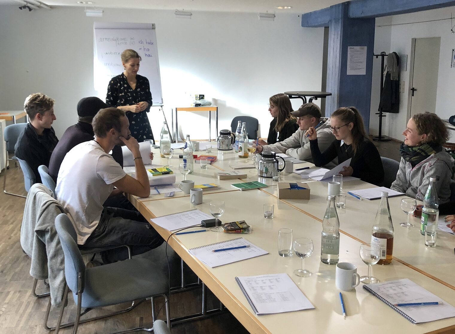 Erste Vokabeln und vieles mehr lernten die Teilnehmenden bereits beim Kultur-und-Sprach-Crashkurs mit Dolmetscherin und Übersetzerin Leonie Gohl.