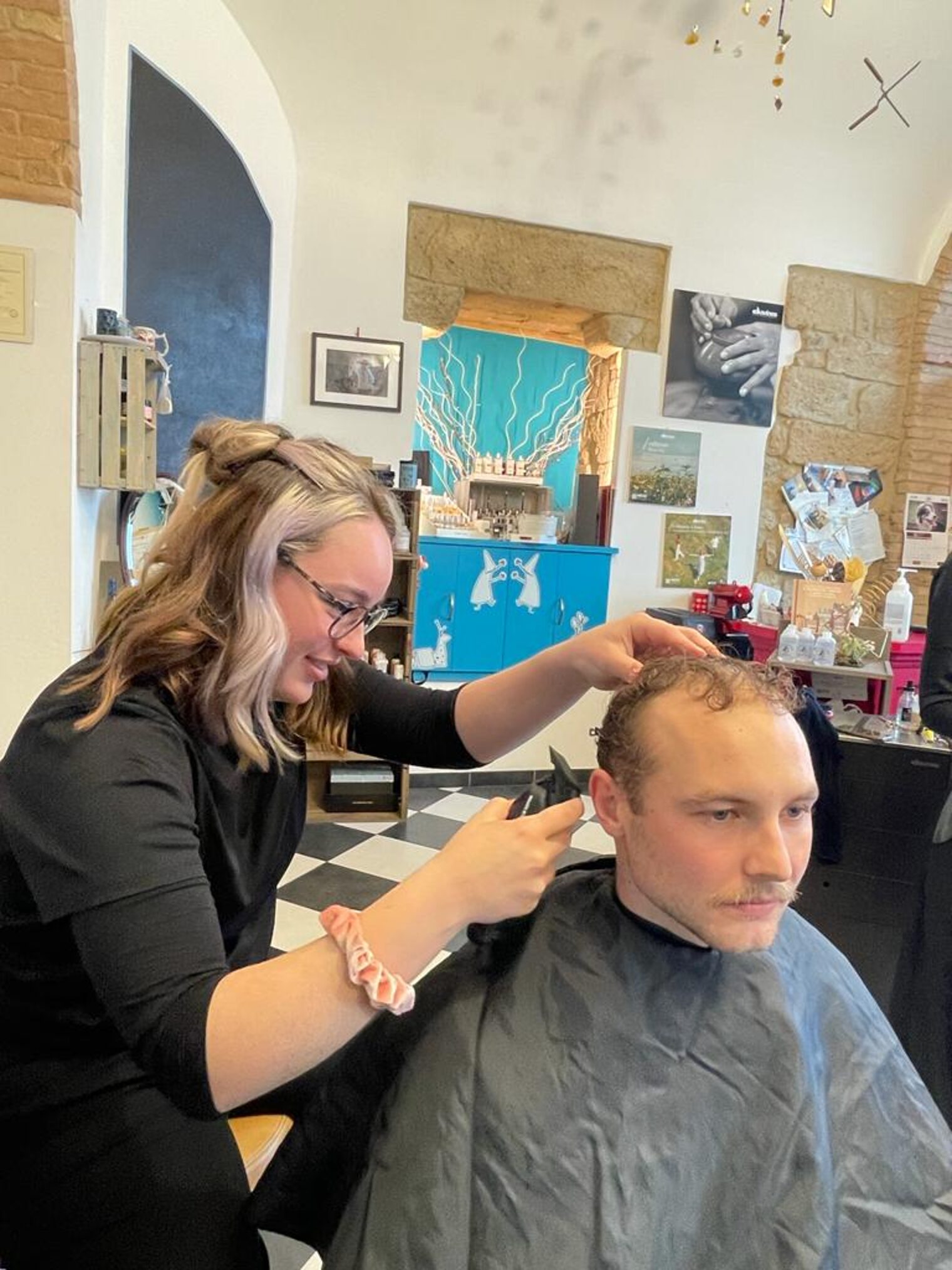 Volterra-2023-Friseurin-2
