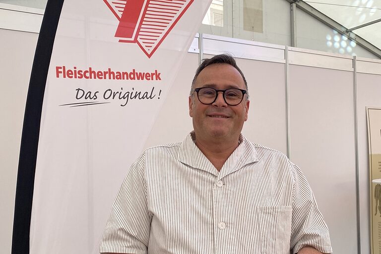 Für das leibliche Wohl der vielen tausend Besucher sorgte die Fleischer-Innung Stuttgart-Neckar-Fils, hier in Person von Obermeister Hans-Jürgen Kurz.