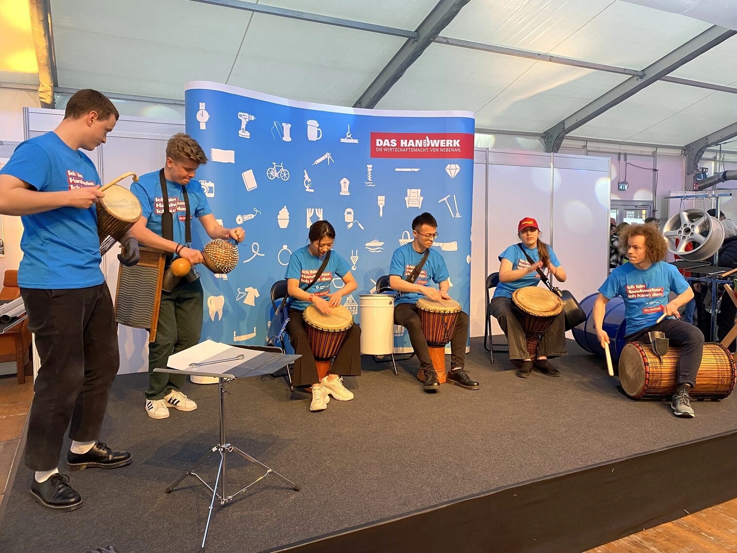 Für das musikalische Rahmenprogramm sorgte die Percussion-Band "Talking Drums".