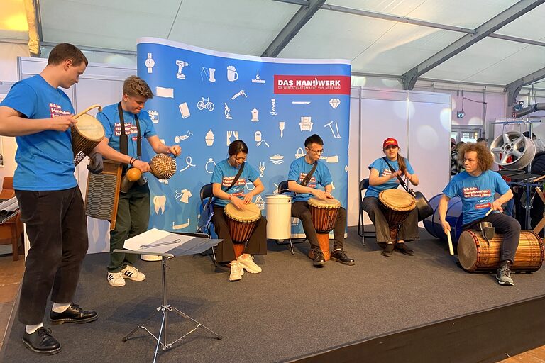 Für das musikalische Rahmenprogramm sorgte die Percussion-Band "Talking Drums".