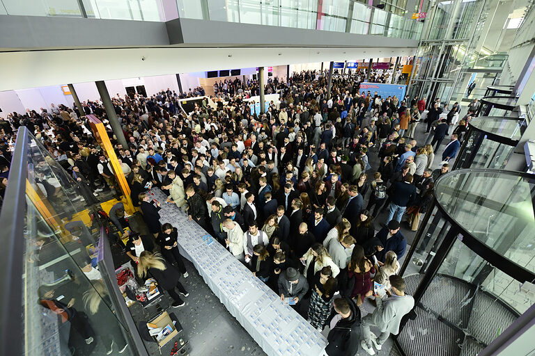 Mehr als 2.000 Besucherinnen und Besucher kamen am Freitag in das ICS der Messe Stuttgart, um die Meisterinnen und Meister zu feiern. 