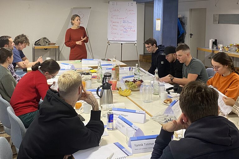 Italienisch-Crashkurs beim Kennenlern-Wochenende unter Leitung von Leonie Gohl.