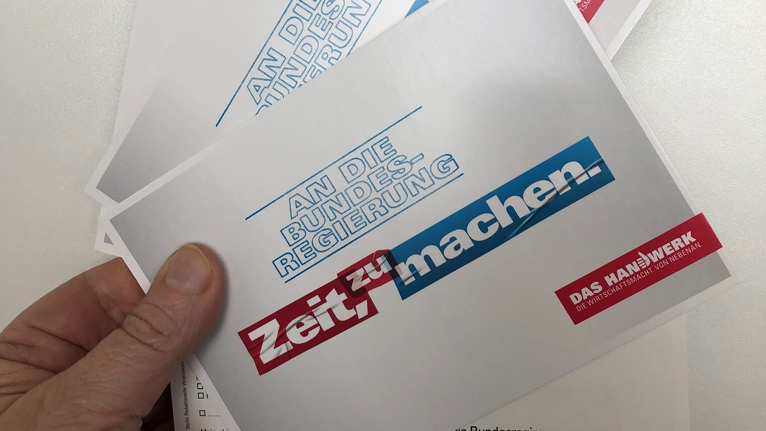 Post vom Handwerk: Mit der Aktion "Zeit zu machen" richten Handwerksbetriebe einen Appell an die Bundesregierung, die notwendigen Entscheidungen für mehr Wachstum und Wettbewerbsfähigkeit zu treffen und sie auch umzusetzen. 