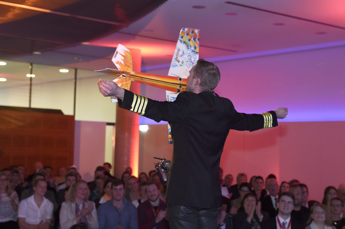 PLW 2015: Showpilot Daniel Golla beeindruckte mit seiner Modellflugshow. PLW 2015: Showpilot Daniel Golla beeindruckte mit seiner Modellflugshow.